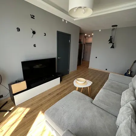 A Modern & Homely דירה *