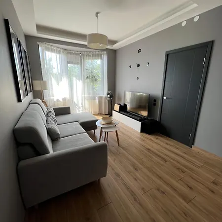 A Modern & Homely דירה *
