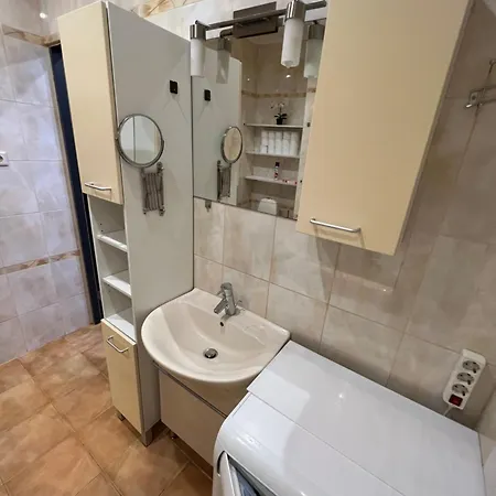 A Modern & Homely דירה *